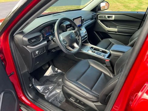 Used 2020 Ford Explorer XLT w/ Equipment Group 202A image 16