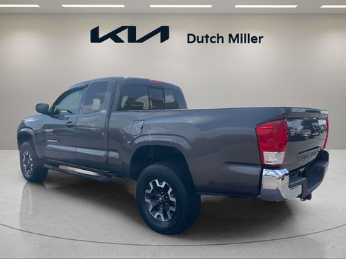 Used 2016 Toyota Tacoma SR5 RWD image 2