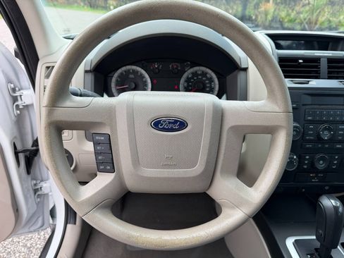 Used 2009 Ford Escape XLS FWD image 12