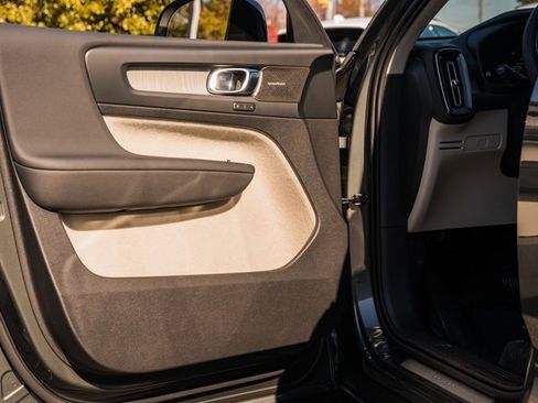 New 2026 Volvo XC40 B5 Ultra w/ Protection Package Premier image 38