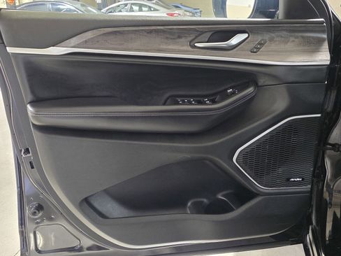 Used 2021 Jeep Grand Cherokee L Limited image 21