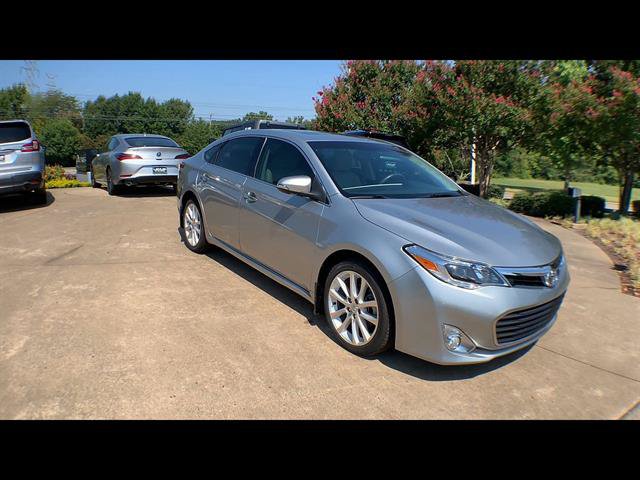 Used 2015 Toyota Avalon Limited FWD image 2