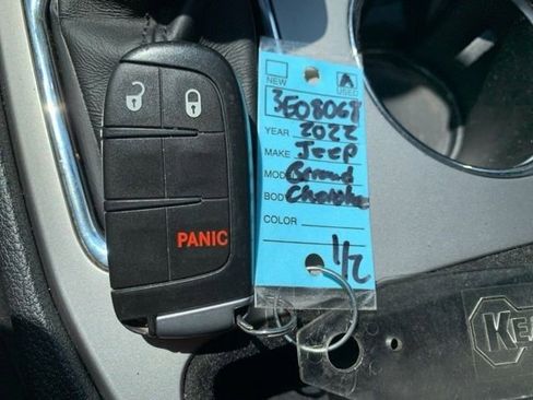 Used 2021 Jeep Grand Cherokee Laredo image 32