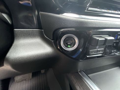 Used 2025 Chevrolet Silverado 1500 LTZ AWD/4WD image 16
