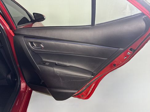 Used 2017 Toyota Corolla XSE image 28