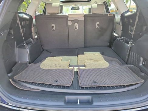 Used 2017 Hyundai Santa Fe SE w/ Ultimate Package FWD image 6