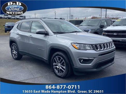 Used 2019 Jeep Compass Latitude FWD image 1
