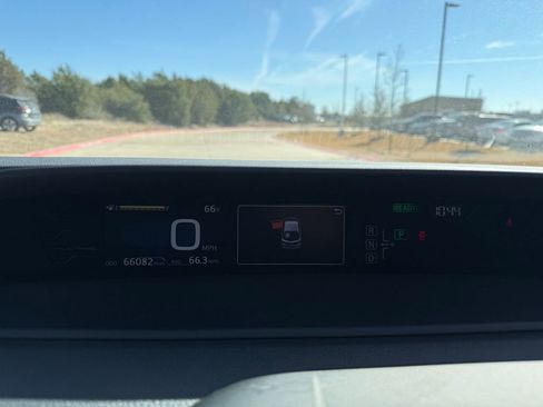 Used 2018 Toyota Prius Prime Premium image 15