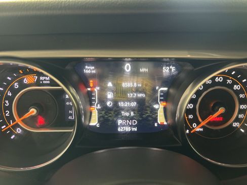 Used 2019 Jeep Wrangler Unlimited Sahara image 17