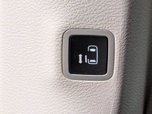 Used 2023 Chrysler Voyager LX FWD image 30