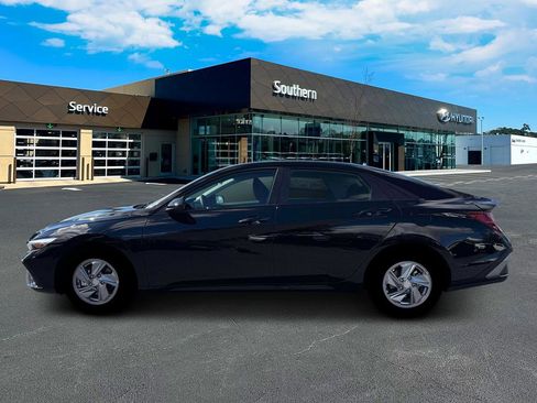 New 2026 Hyundai Elantra SE image 3