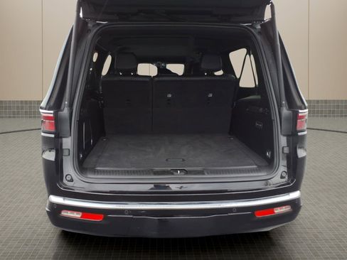 Used 2024 Jeep Wagoneer L Series III w/ Flexible Seating Group image 9