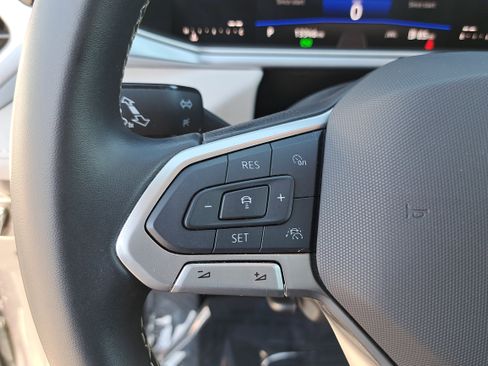 Certified 2025 Volkswagen Taos SE image 16