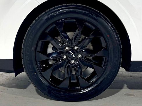 Used 2023 Kia Carnival SX image 31