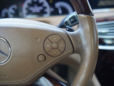 Used 2013 Mercedes-Benz CL 550 4MATIC image 32