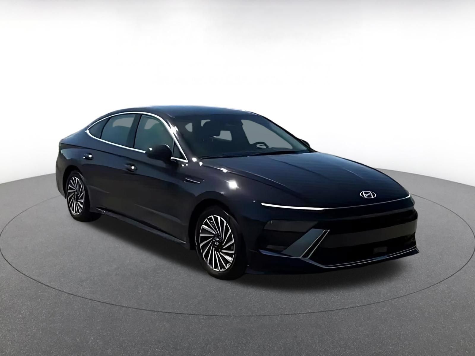 Used 2025 Hyundai Sonata SEL FWD image 2
