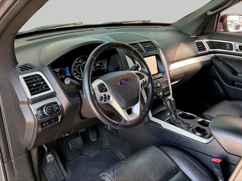Used 2014 Ford Explorer XLT w/ Equipment Group 202A FWD image 17