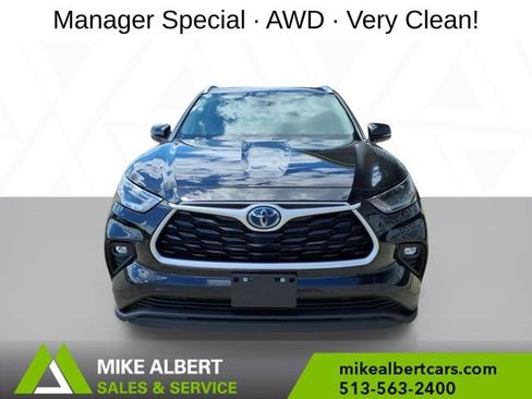 Used 2021 Toyota Highlander XLE AWD/4WD image 2
