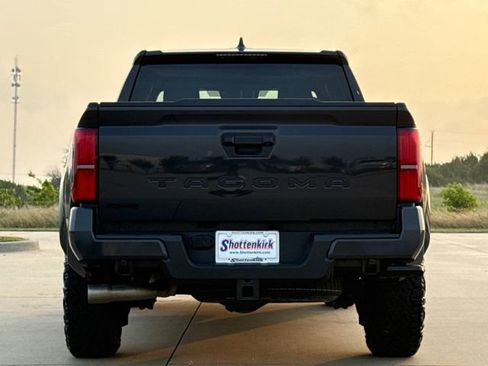 Used 2025 Toyota Tacoma TRD Sport AWD/4WD image 7