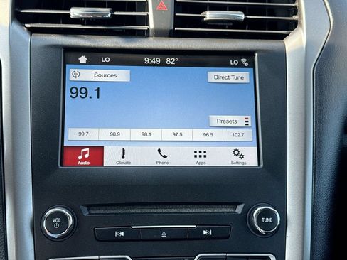 Used 2017 Ford Fusion SE w/ Fusion SE Technology Package FWD image 14