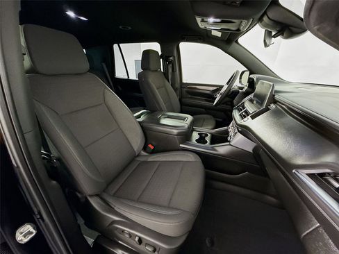 Used 2024 GMC Yukon SLE w/ Gmc Pro Safety Plus Package image 21