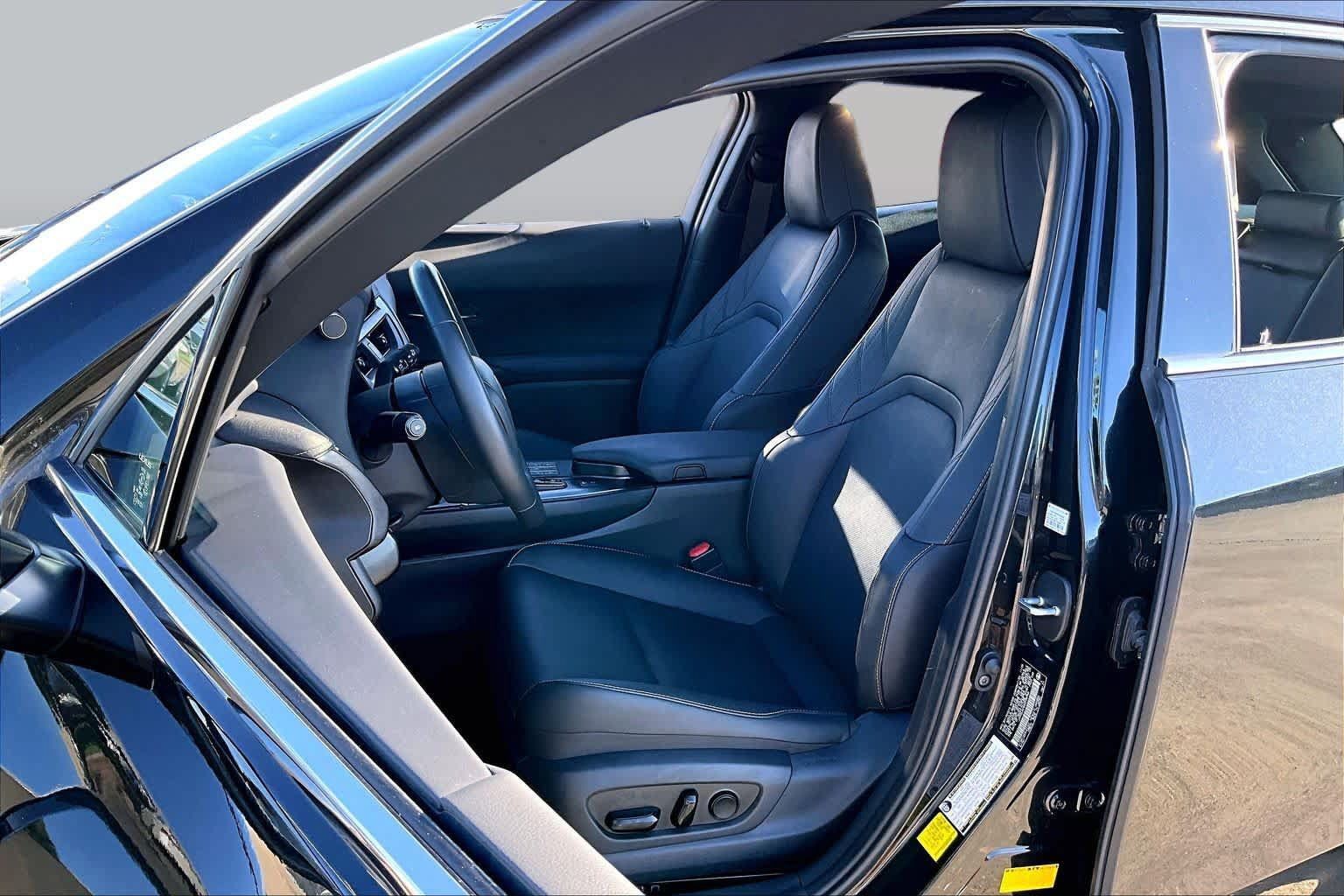 Used 2025 Lexus UX 300h FWD w/ Accessory Package (Z1) image 7