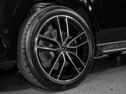New 2025 Mercedes-Benz GLS 580 4MATIC image 34
