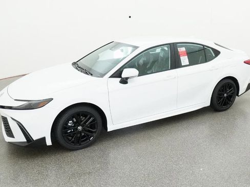 New 2026 Toyota Camry SE image 5