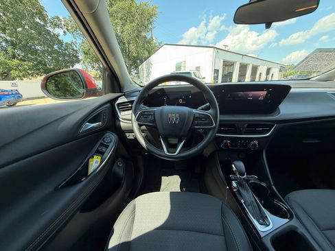 Used 2024 Buick Encore GX Preferred FWD image 2