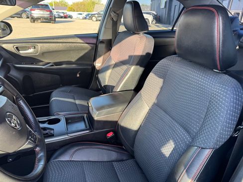 Used 2015 Toyota Camry SE w/ Moonroof Package image 23