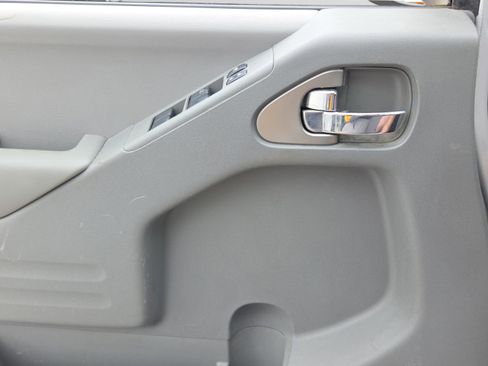 Used 2015 Nissan Frontier Desert Runner RWD image 24