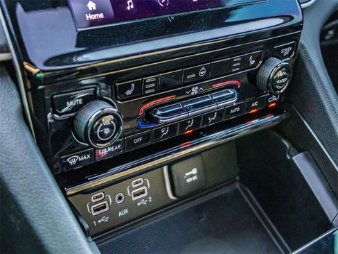 Used 2023 Jeep Grand Cherokee L Altitude image 28