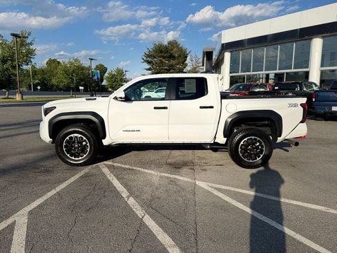 Used 2024 Toyota Tacoma TRD Off-Road AWD/4WD image 2