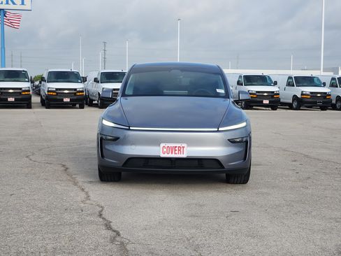 Used 2026 Tesla Model Y Long Range AWD/4WD image 2
