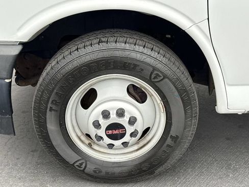 Used 2017 GMC Savana 3500 RWD image 28