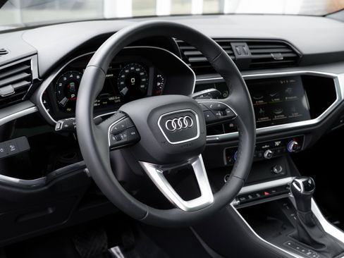 Certified 2025 Audi Q3 2.0T Premium w/ Convenience Package image 11