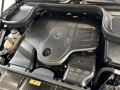 Used 2025 Mercedes-Benz GLS 450 4MATIC image 34