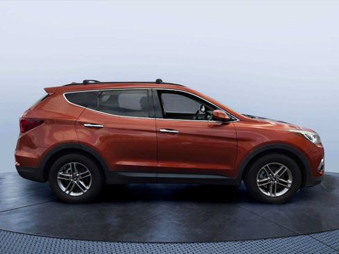 Used 2017 Hyundai Santa Fe Sport FWD image 2