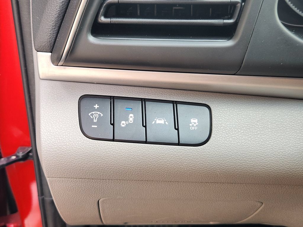 Used 2020 Hyundai Elantra SEL FWD image 23