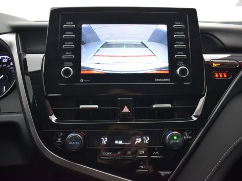 Used 2024 Toyota Camry SE image 15