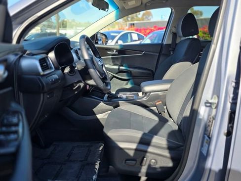Used 2020 Kia Sorento LX w/ LX I4 Convenience Package FWD image 13