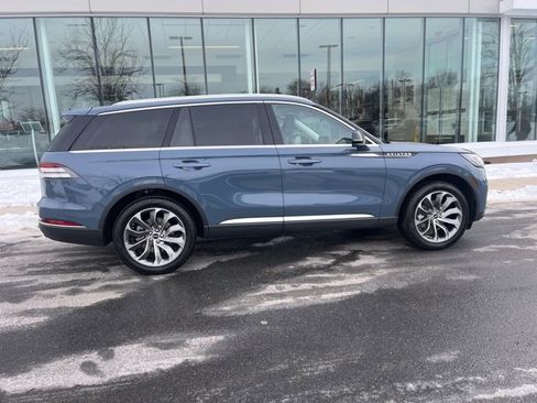 Used 2025 Lincoln Aviator Premiere image 9