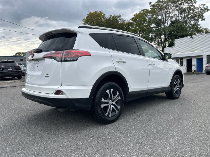 Used 2016 Toyota RAV4 LE AWD/4WD image 4