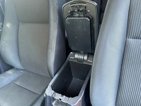 Used 2018 Toyota RAV4 LE FWD image 20