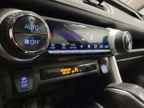 Used 2020 Toyota RAV4 XLE Premium FWD image 20
