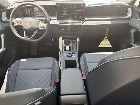 New 2026 Volkswagen Tiguan SE FWD image 25