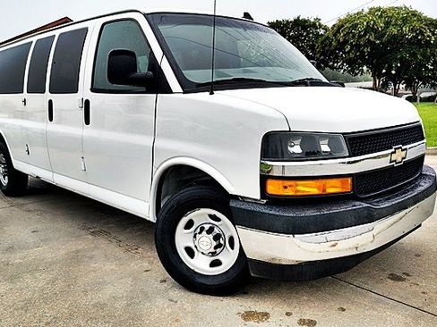 Used 2018 Chevrolet Express 3500 LT w/ LT Preferred Equipment Group RWD image 2