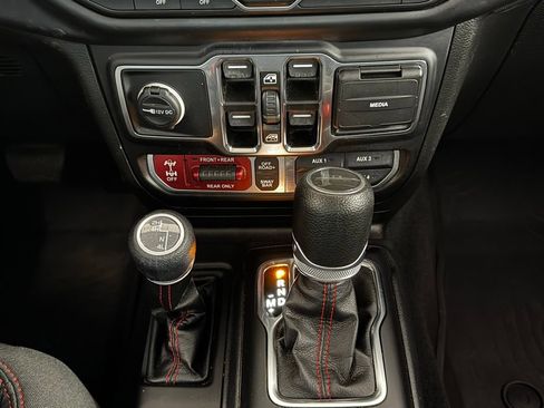Used 2023 Jeep Gladiator Rubicon w/ Trailer Tow Package AWD/4WD image 19