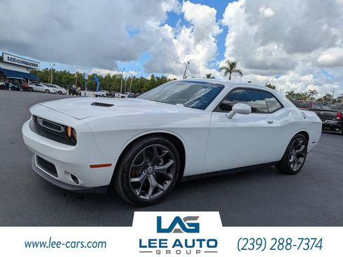 Used 2015 Dodge Challenger SXT Plus w/ Driver Convenience Group RWD image 7