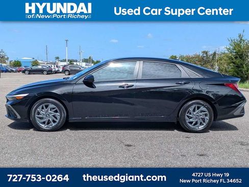 Certified 2024 Hyundai Elantra SEL FWD image 2